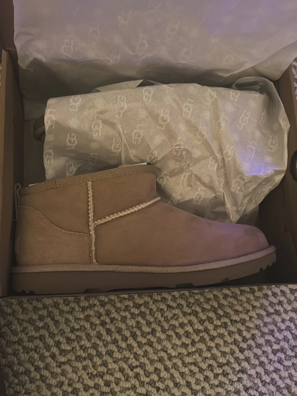 UGG Classic Ultra Mini Sand Kids 6 / Women’s 8 NWT